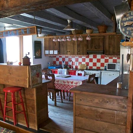 La Ferme De Pomereix Le Dorat ภายนอก รูปภาพ