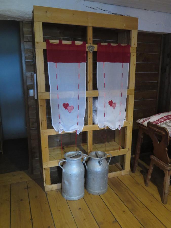La Ferme De Pomereix Le Dorat ภายนอก รูปภาพ
